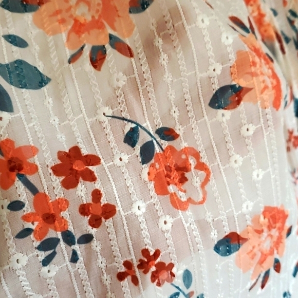 NWOT Solitaire embroidered floral top size Large - Picture 5 of 5